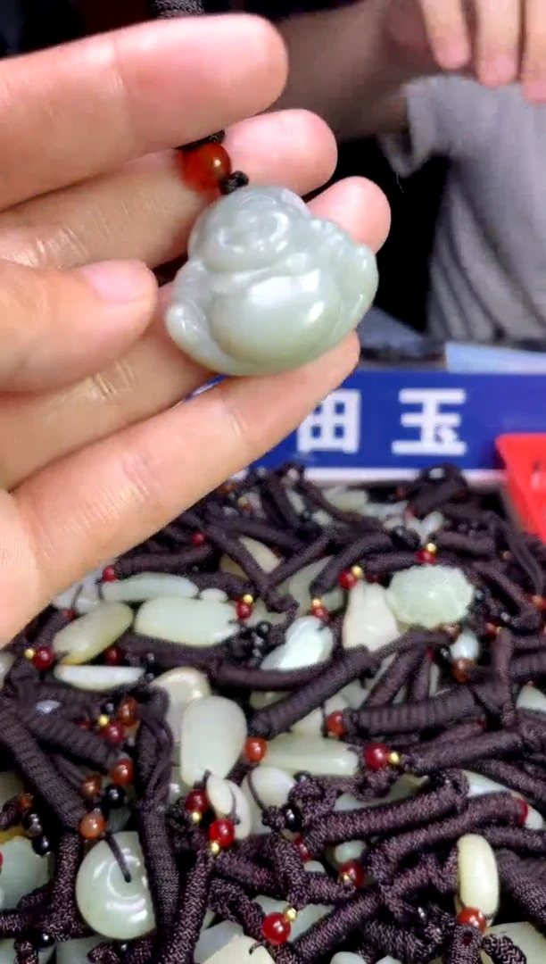 未镶嵌和田玉摆件1
