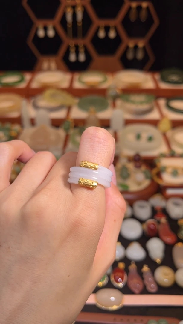 18K金镶嵌戒指和田玉1213