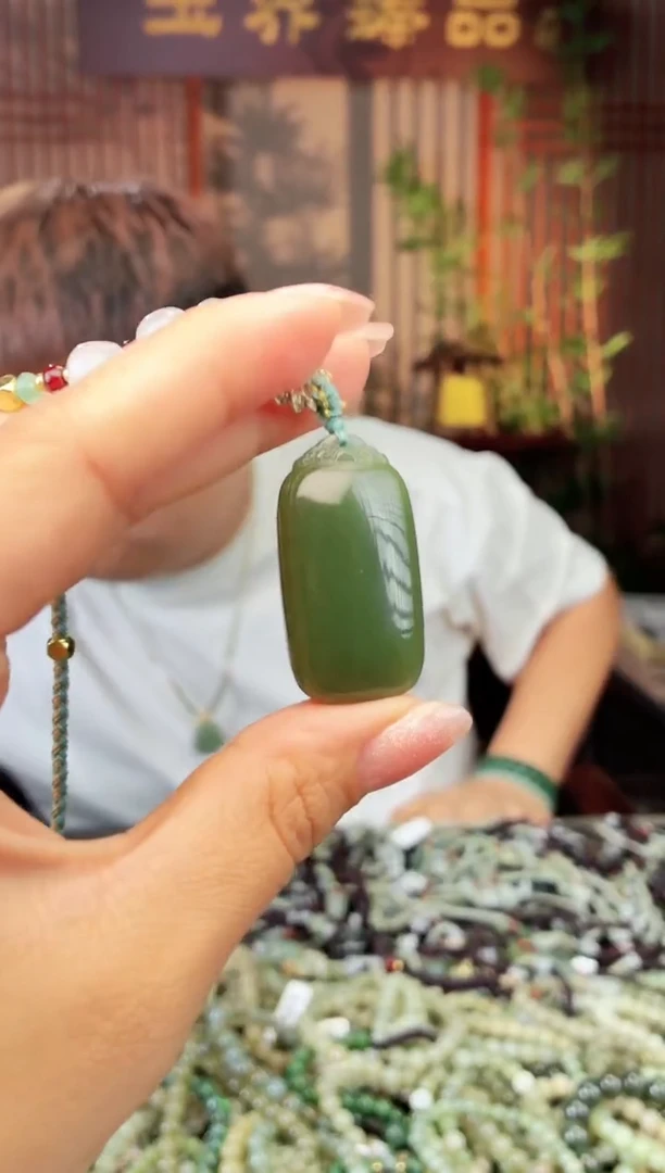 和田玉未镶嵌颈饰拍一发一