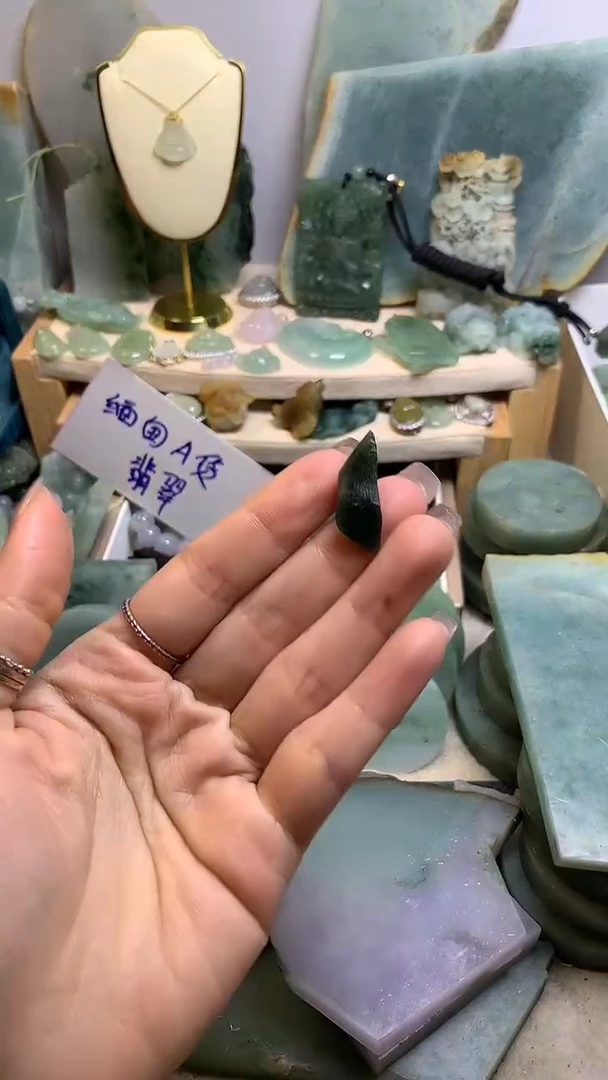 【闪购商品】翡翠挂件未镶嵌缅甸A货翡翠，没有运费险