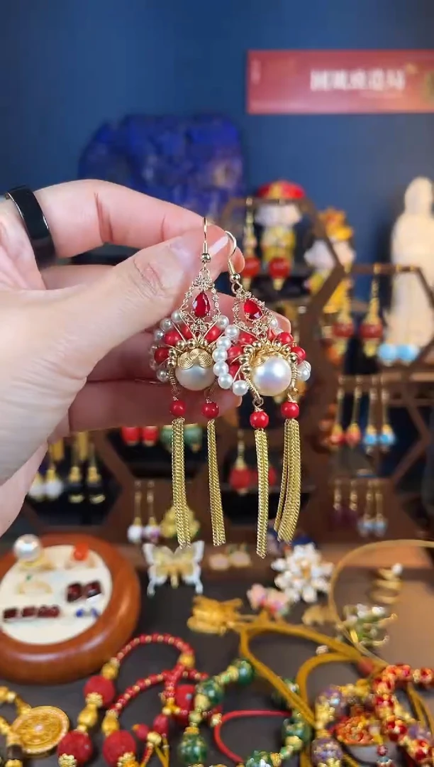 【闪购商品】红色珐琅脸谱耳钩