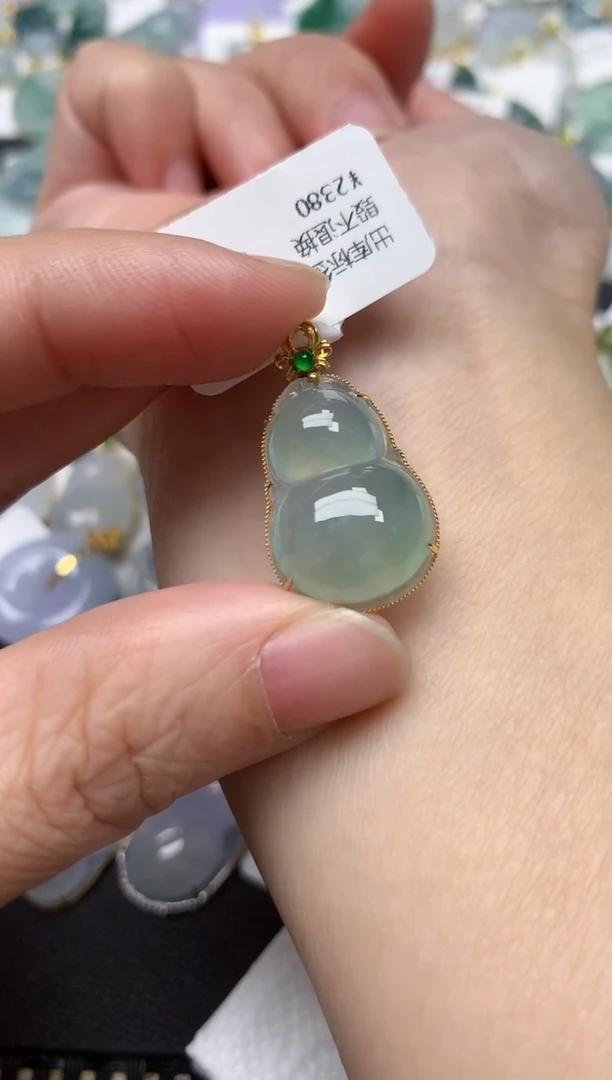 颈饰18K金镶嵌翡翠天然缅甸A货翡翠