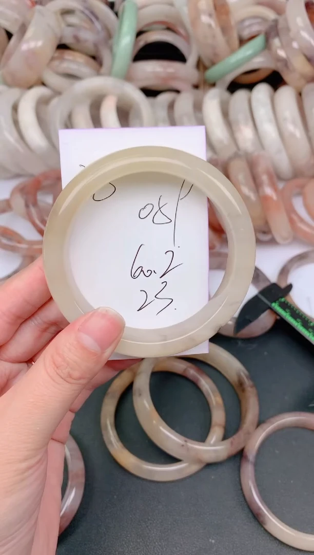 未镶嵌手镯石英质玉059