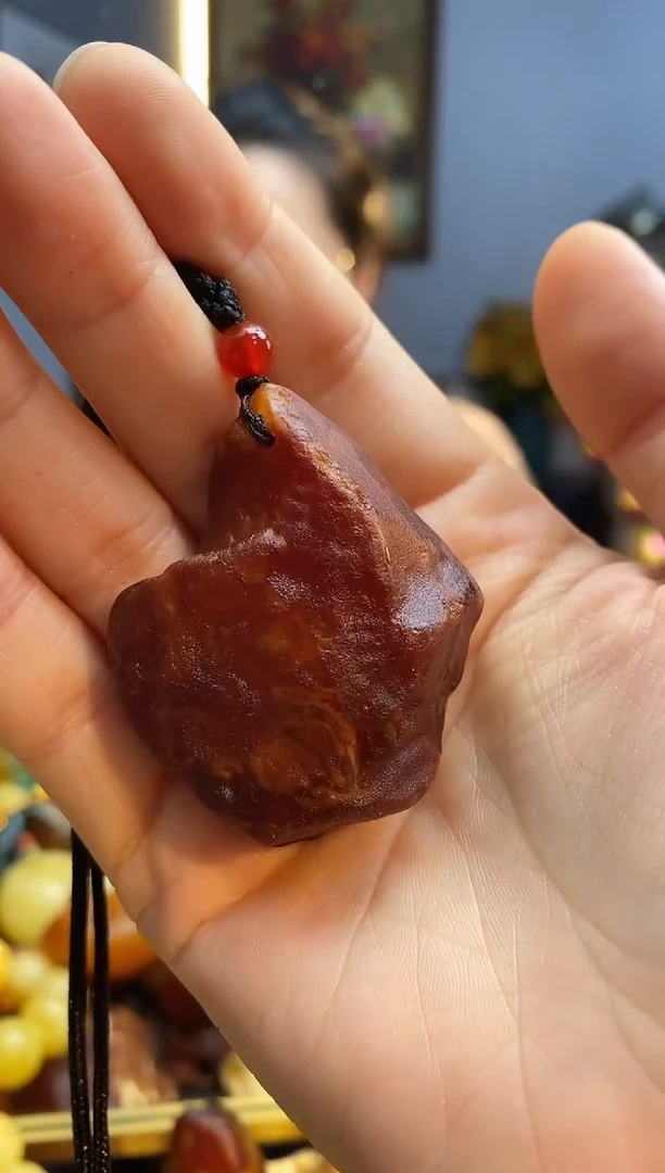 未镶嵌颈饰琥珀吊坠