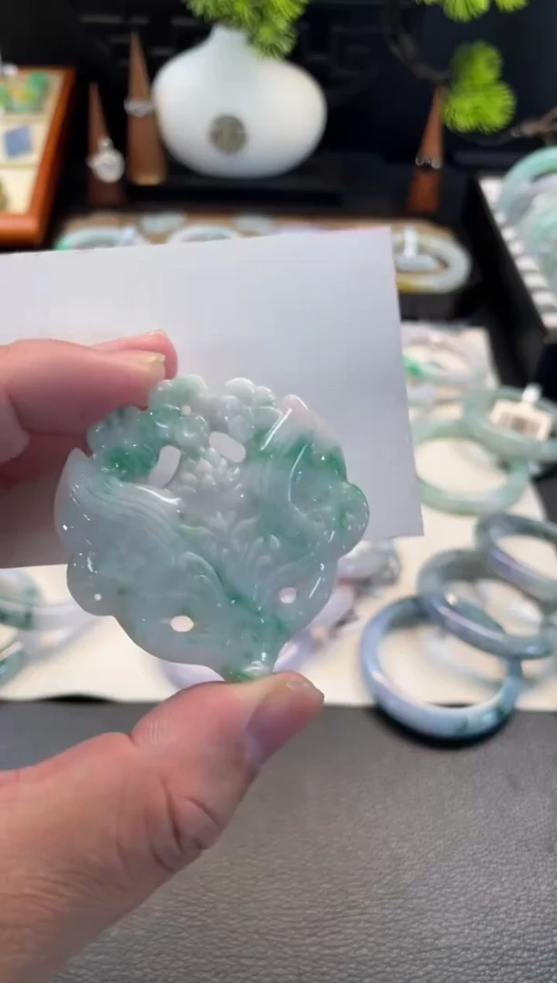 颈饰未镶嵌翡翠68号链接 有纹裂