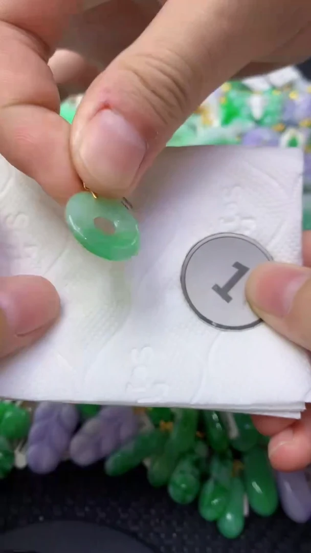 颈饰未镶嵌翡翠天然缅甸翡翠A货