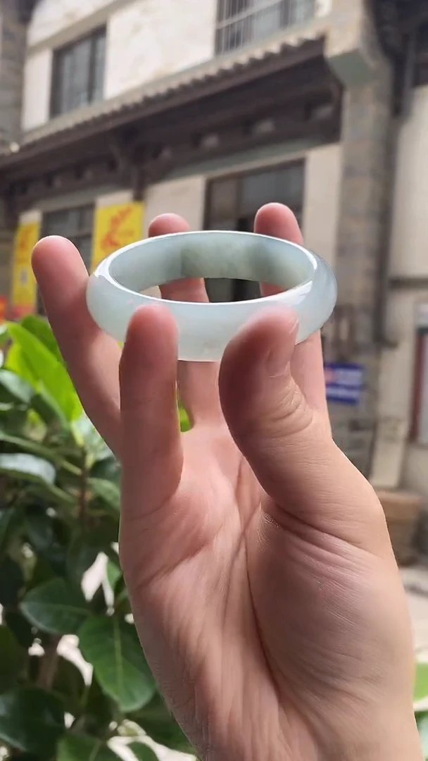 翡翠手镯未镶嵌57圈