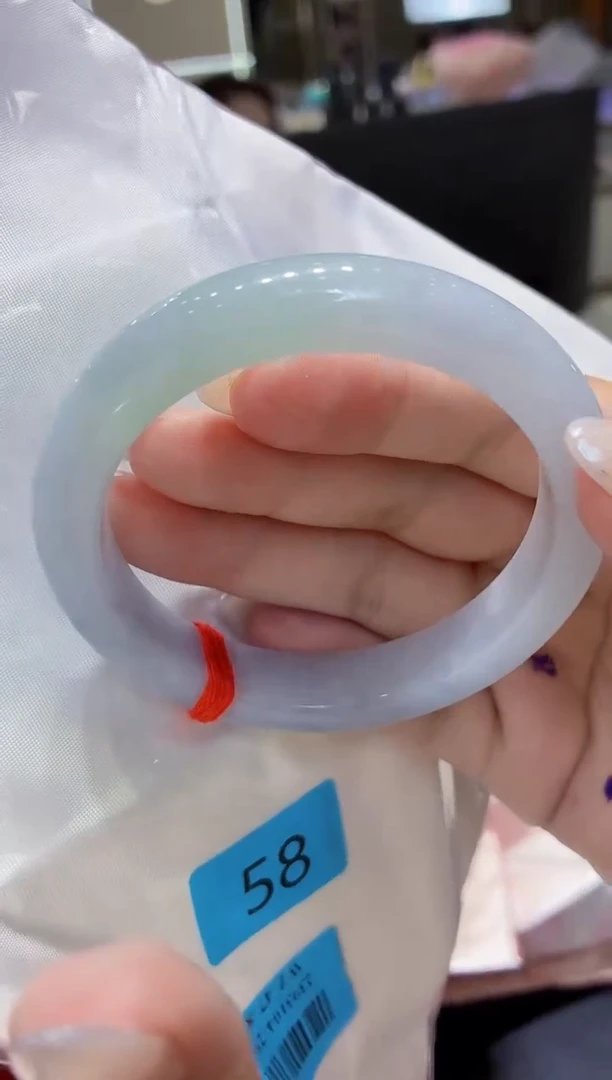 翡翠手镯未镶嵌翡翠手镯