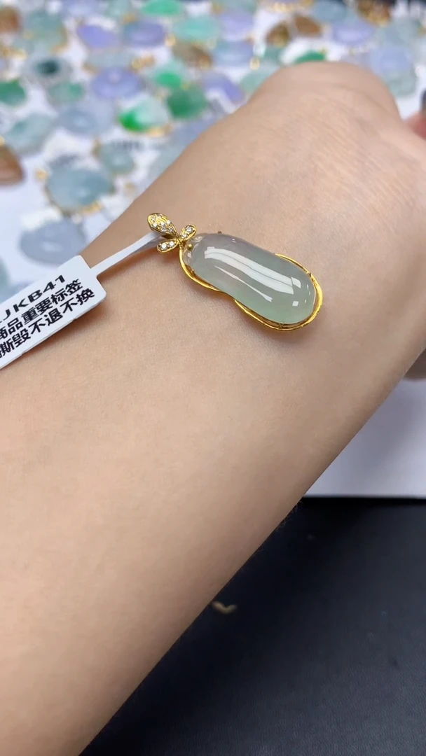翡翠18K金镶嵌颈饰天然a货翡翠