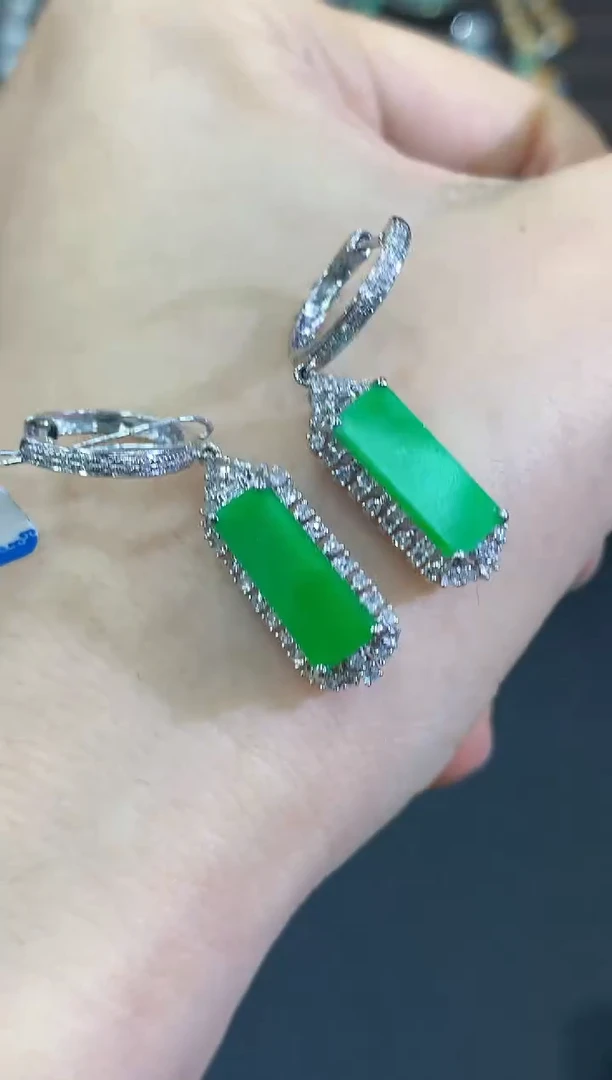 18K金镶嵌翡翠耳饰B329