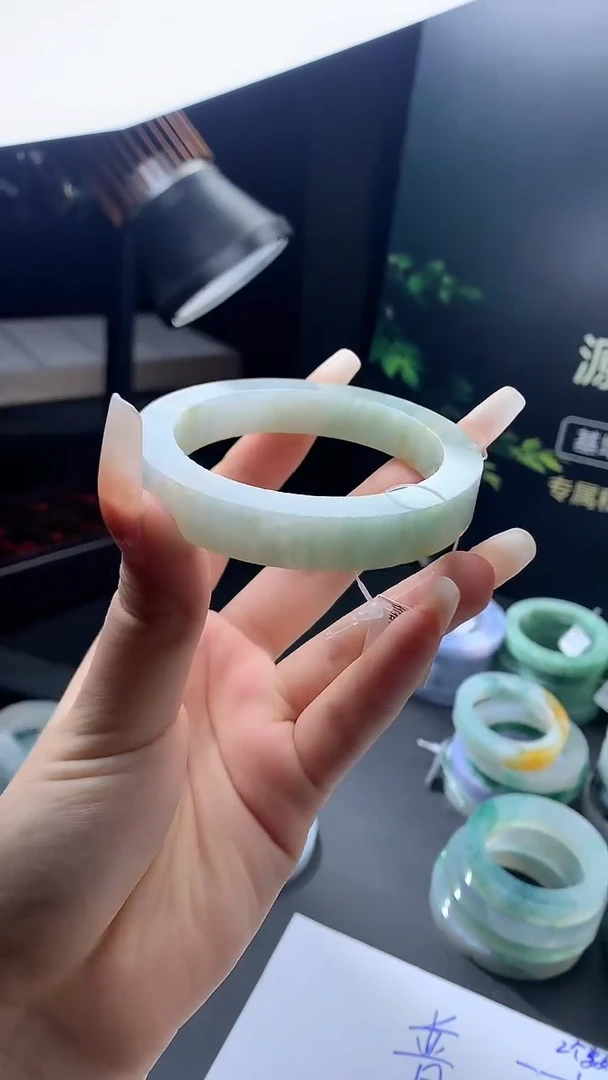未镶嵌手镯定制翡翠毛胚定制翡翠手镯