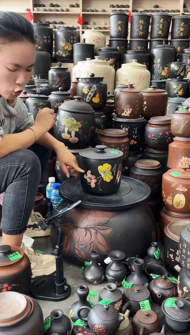 罐瑕疵茶叶罐   彩填小五饼 650