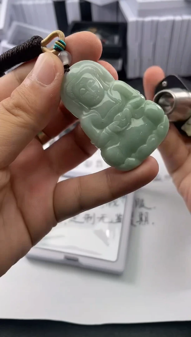 翡翠未镶嵌颈饰..../8/15/ 53