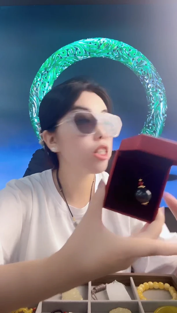 颈饰未镶嵌和田玉和路路通吊坠转运珠