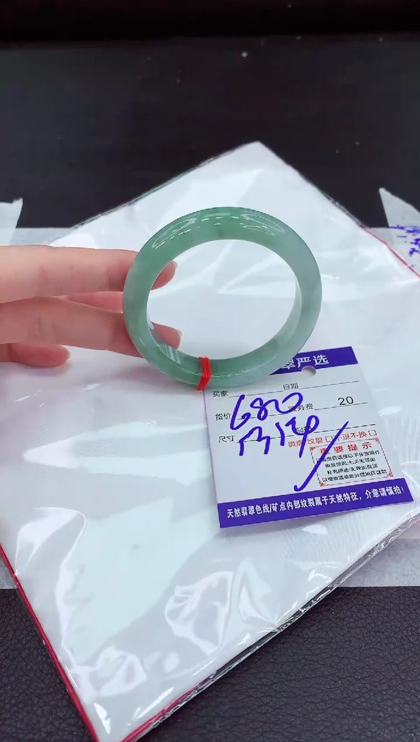 翡翠手镯未镶嵌1111111111111111