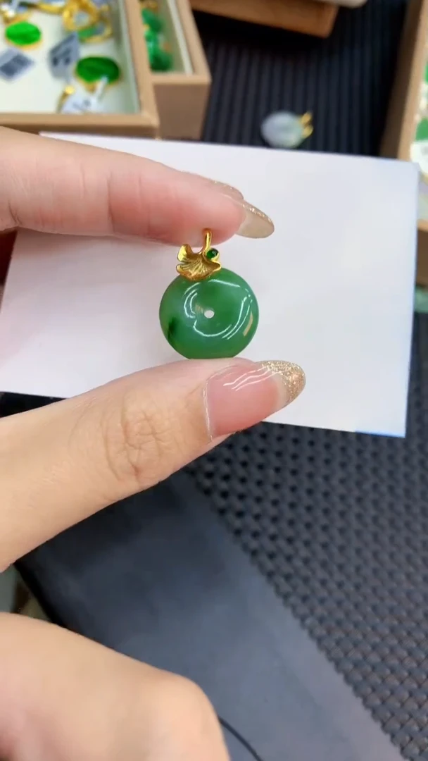 翡翠银S925镶嵌颈饰            8
