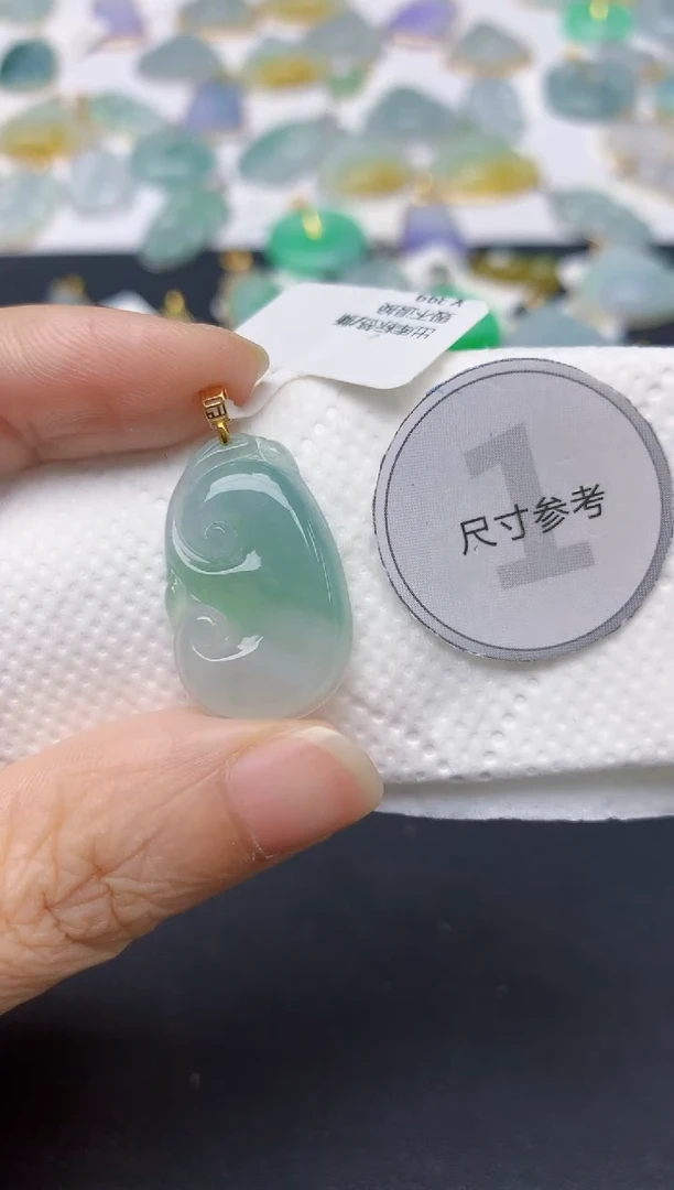 翡翠18K金镶嵌颈饰天然缅甸A货翡翠