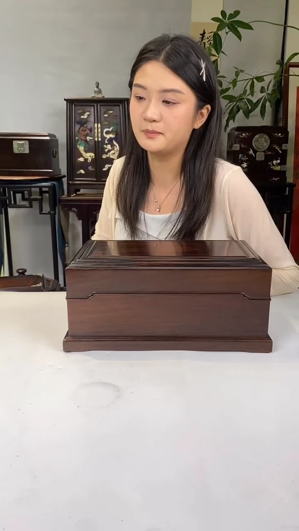 红酸枝木类端景台大红酸枝机关盒