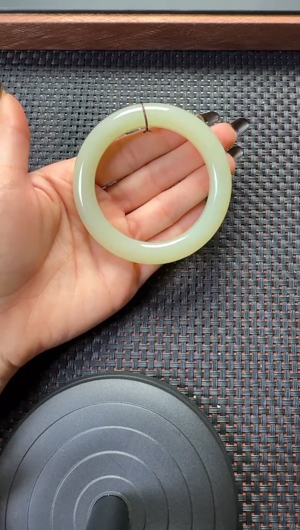 未镶嵌手镯和田玉若羌黄口手镯