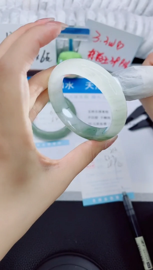 石英质玉手镯未镶嵌213-52.3