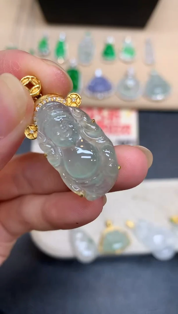 颈饰18K金镶嵌翡翠财神【无服务费