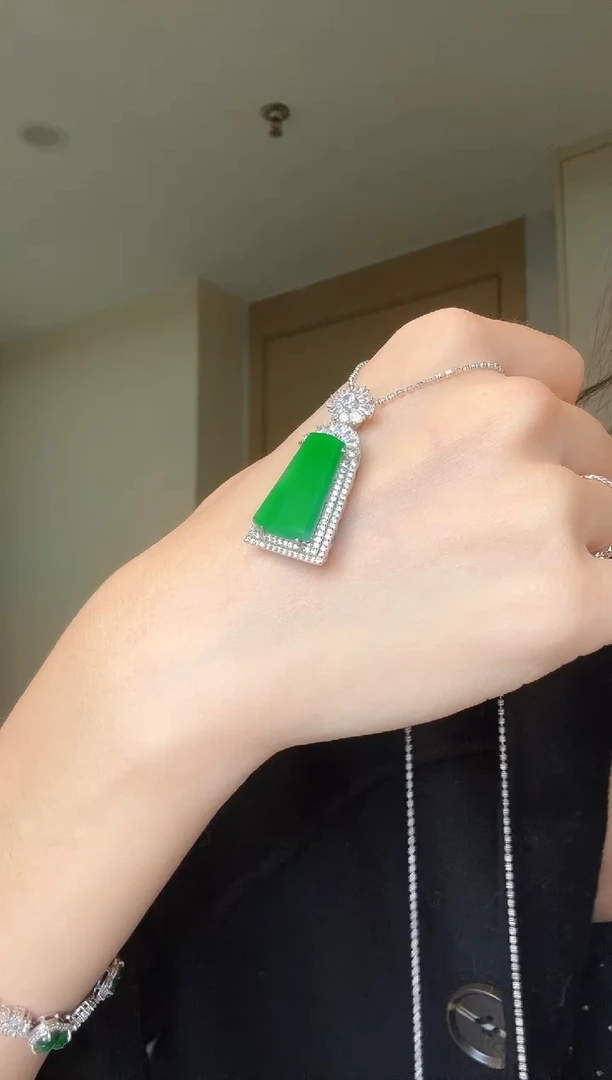 【闪购商品】翡翠吊坠(不含链)银S925镶嵌天然翡翠吊坠1