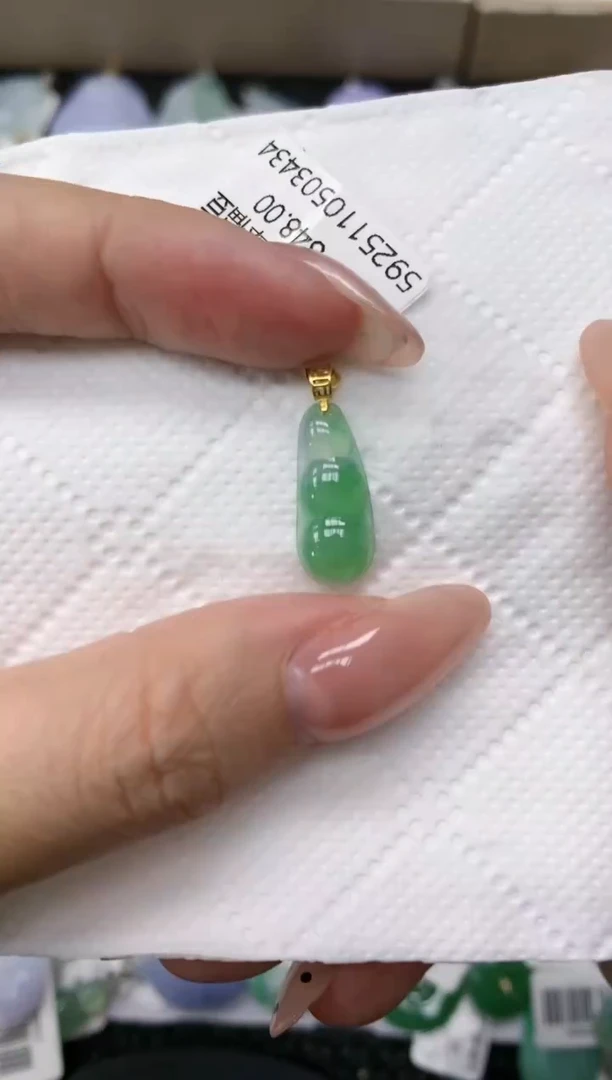 颈饰18K金镶嵌翡翠11111111111