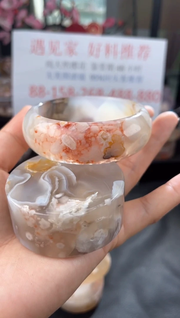 【闪购商品】石英质玉手镯未镶嵌59