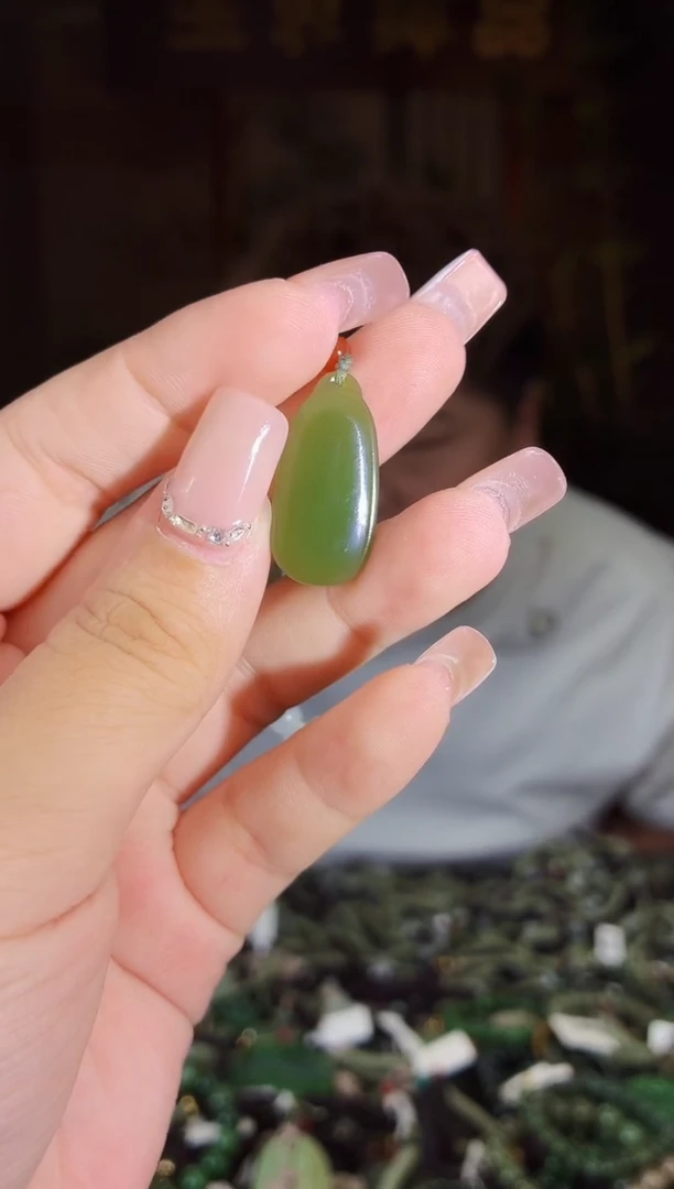 和田玉未镶嵌颈饰拍一发一