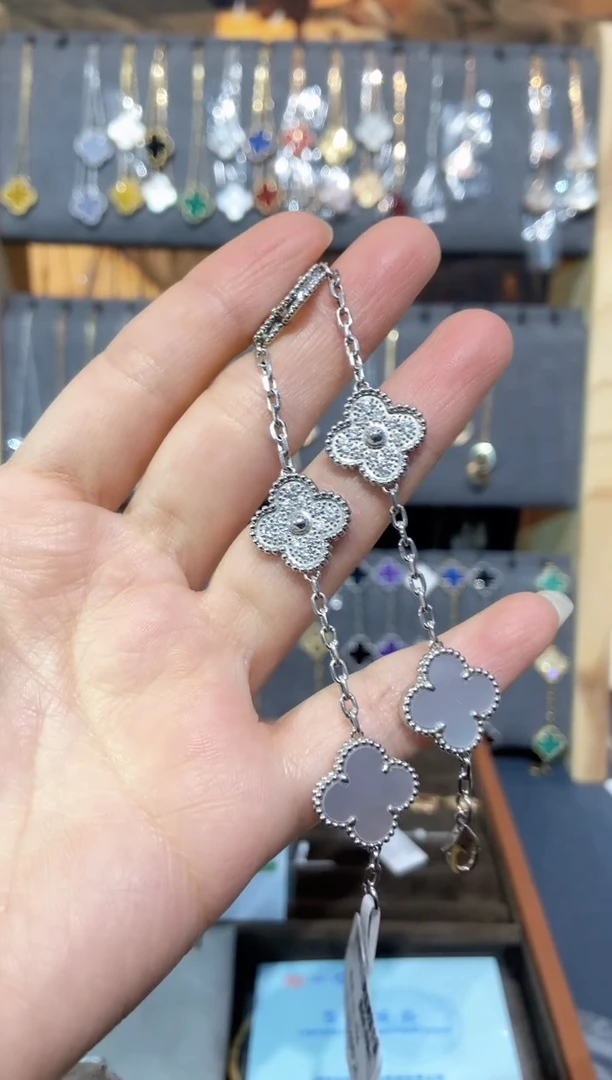 18K金镶嵌手链钻石钻石K白白贝间钻