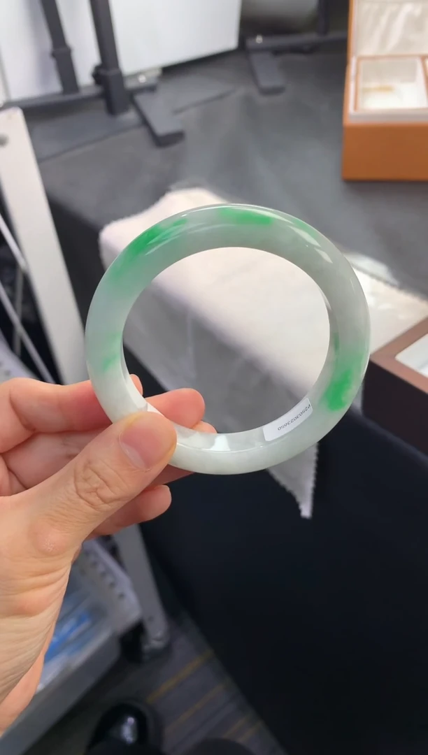 未镶嵌手镯翡翠退货需手镯吊牌标签完好