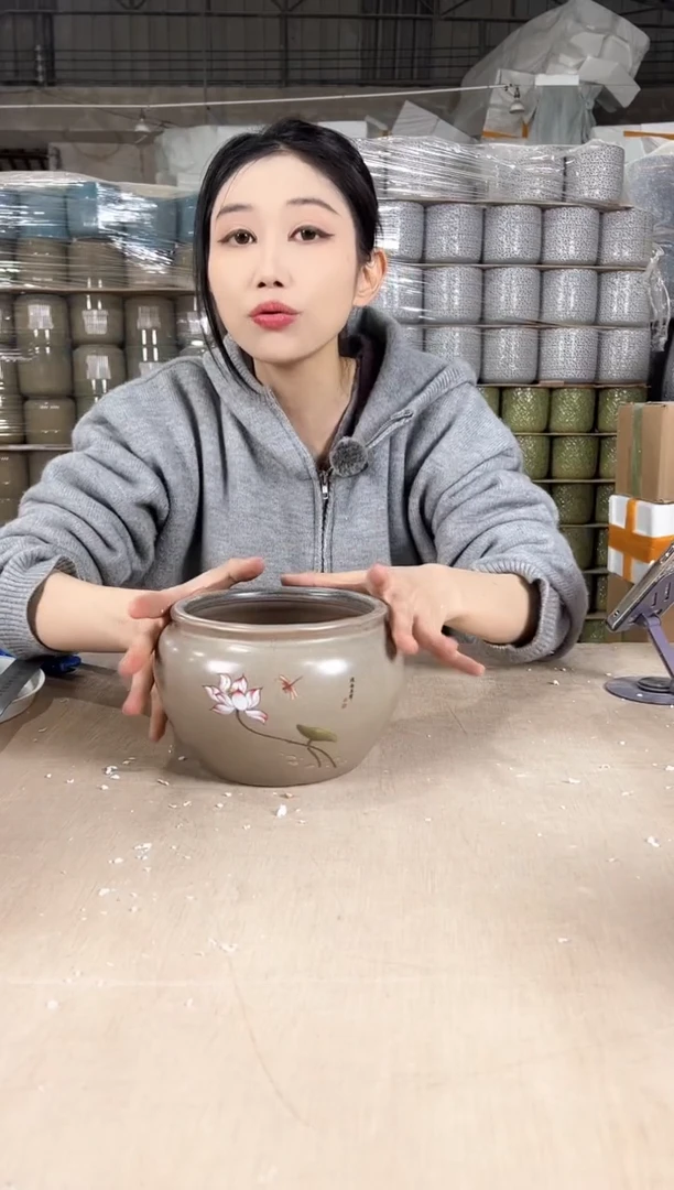 【闪购商品】陶瓷圆口矮款淡黄荷花小号16x12