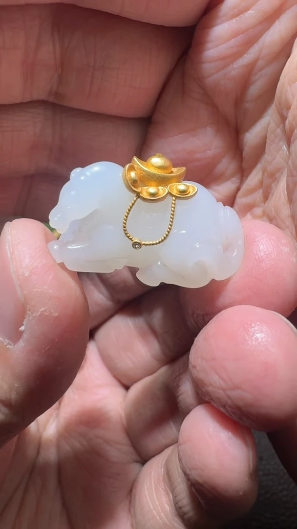 18K金镶嵌和田玉挂件梧****花 和田玉