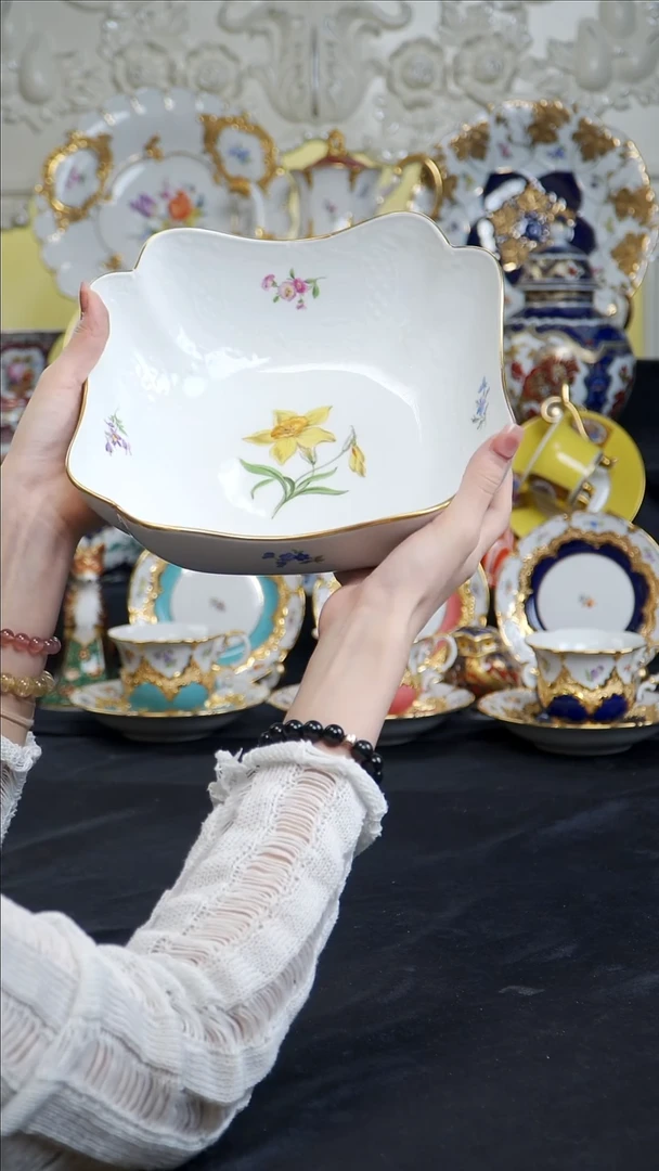 骨瓷婷婷中古器物如图所示94