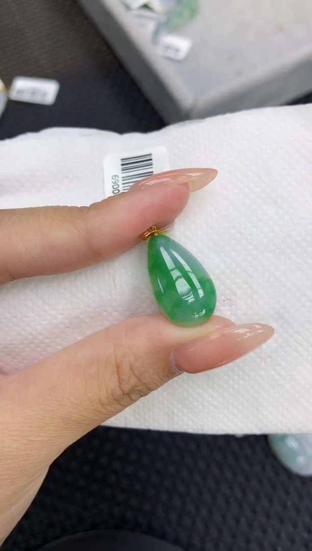 颈饰18K金镶嵌翡翠11111111111