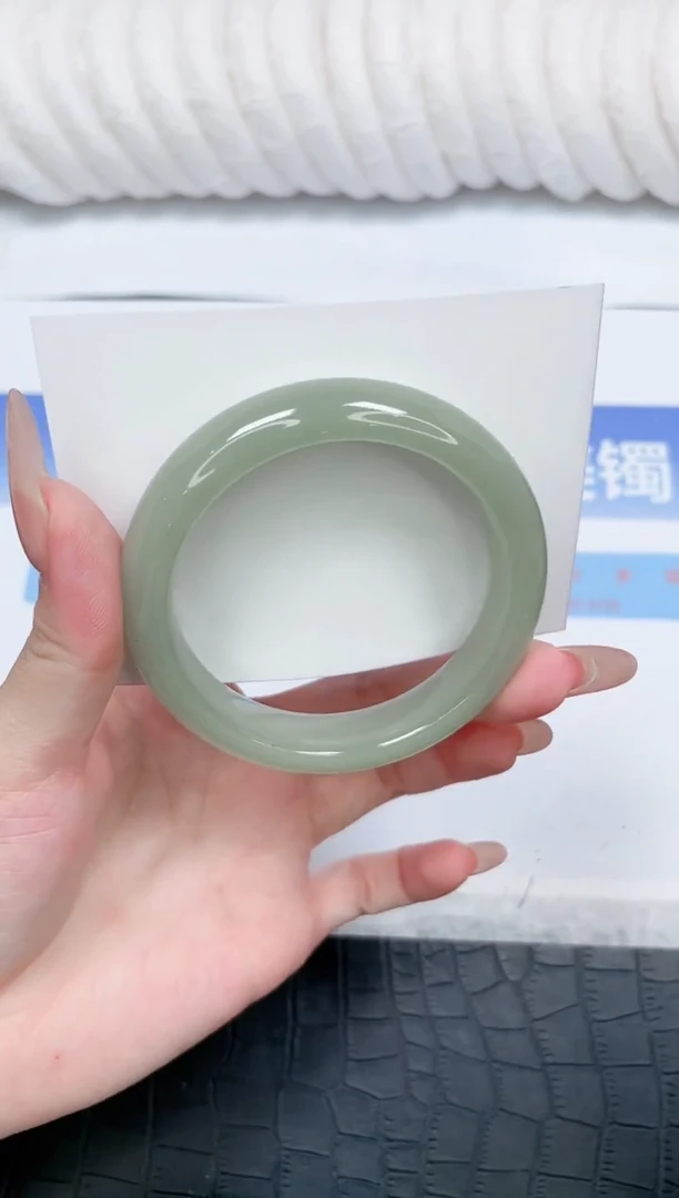 未镶嵌手镯石英质玉33-54.6