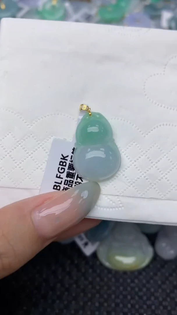 翡翠18K金镶嵌颈饰天然翡翠a货