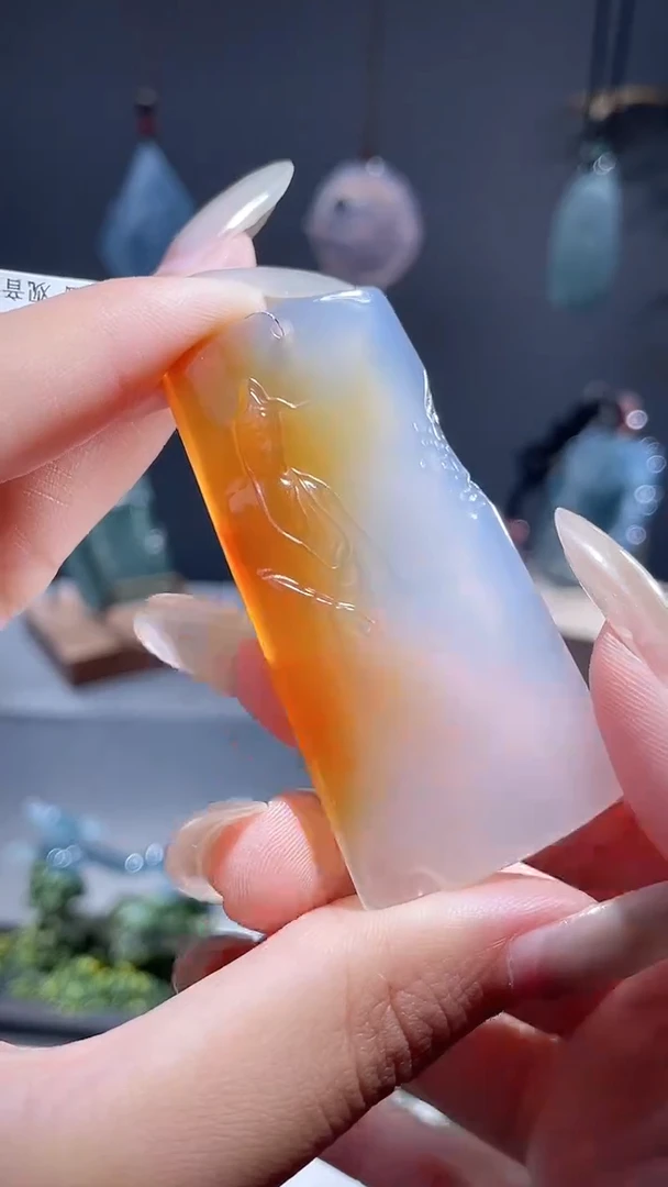 未镶嵌颈饰玛瑙/玉髓观音