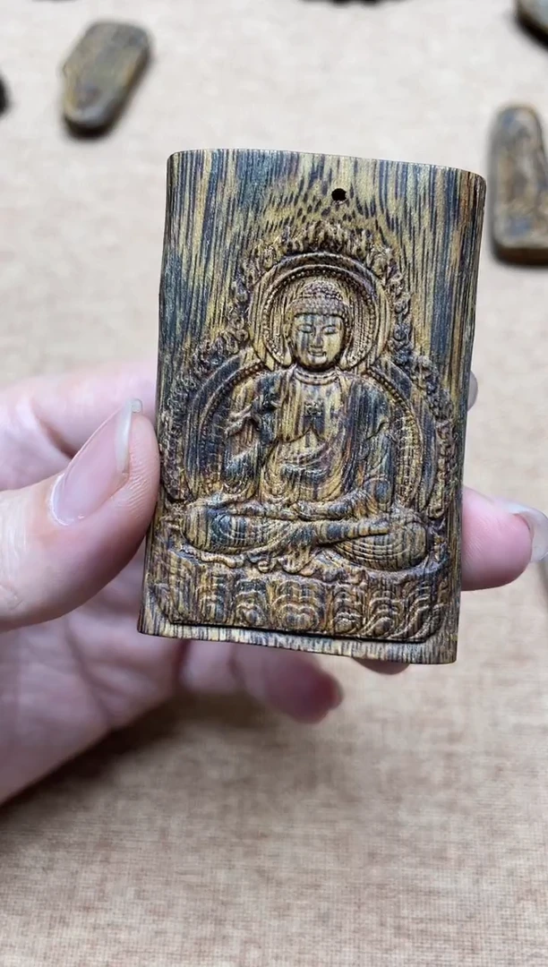 沉香吊坠用****5红金猊雕刻吊坠随型多样性发其一