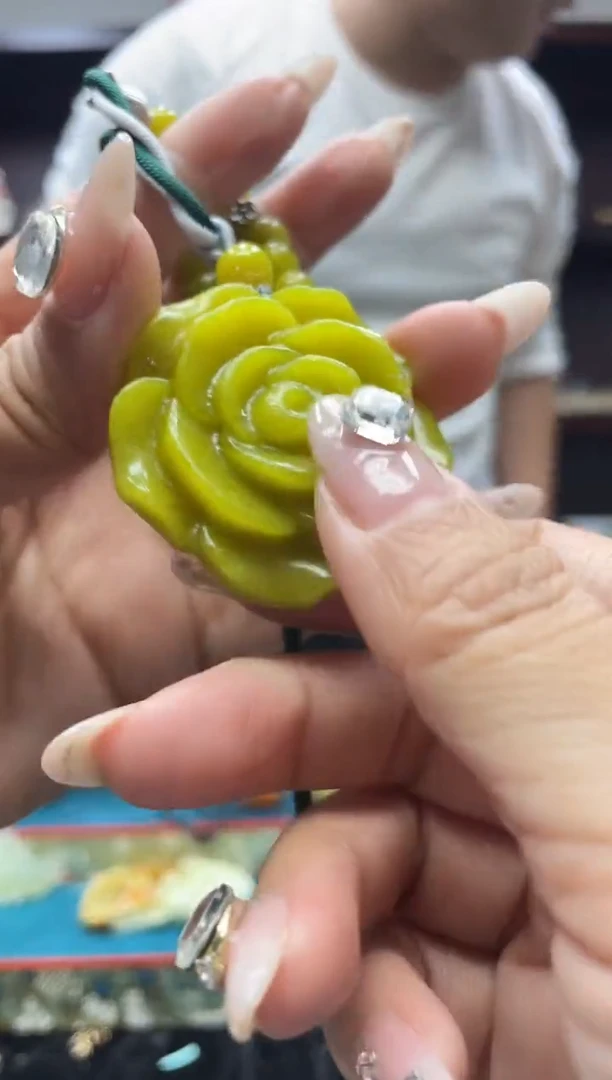 未镶嵌岫玉吊坠·