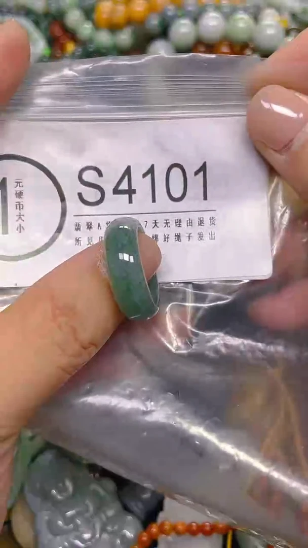 颈饰未镶嵌翡翠18/ S /翡翠A货，一件也是批发价