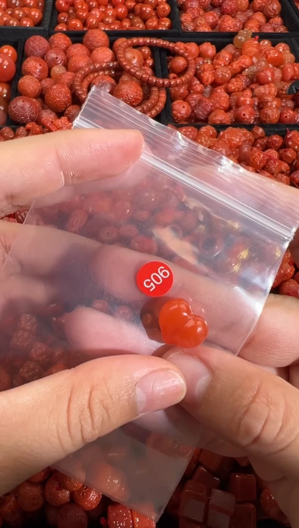 南红玛瑙未镶嵌颈饰1