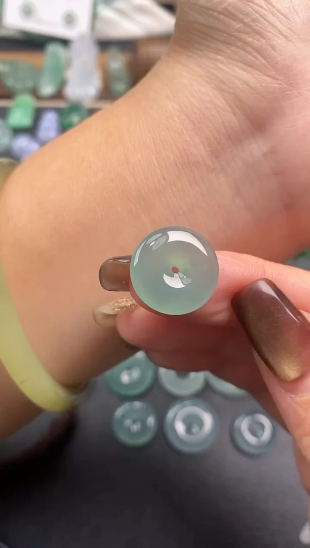 颈饰未镶嵌翡翠平安扣