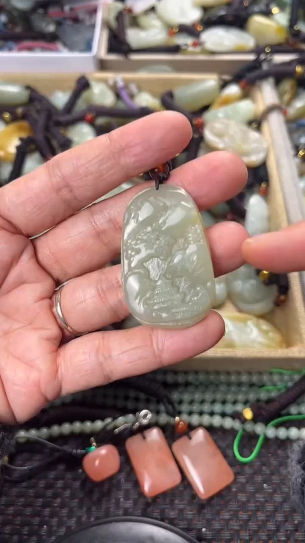 【闪购商品】和田玉颈饰未镶嵌多样性发货没有证书拍一发一有瑕