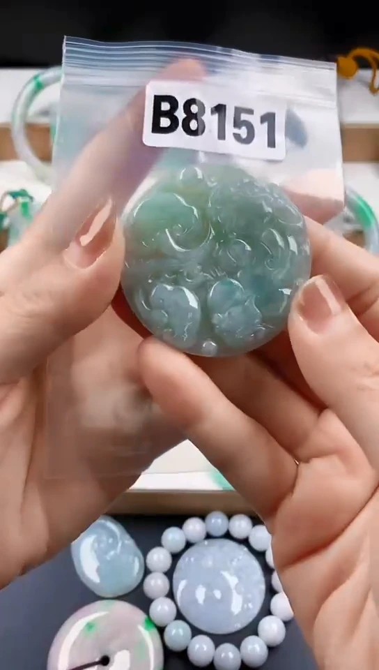 颈饰未镶嵌翡翠天然翡翠吊坠挂件