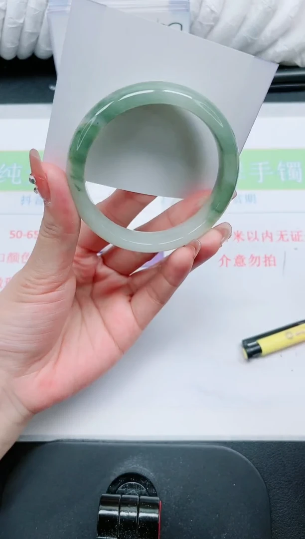 【闪购商品】石英质玉手镯未镶嵌333