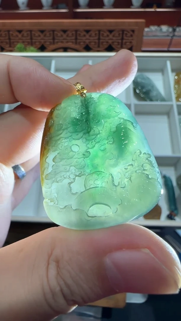 翡翠挂件18K金镶嵌A货翡翠多样性孤品