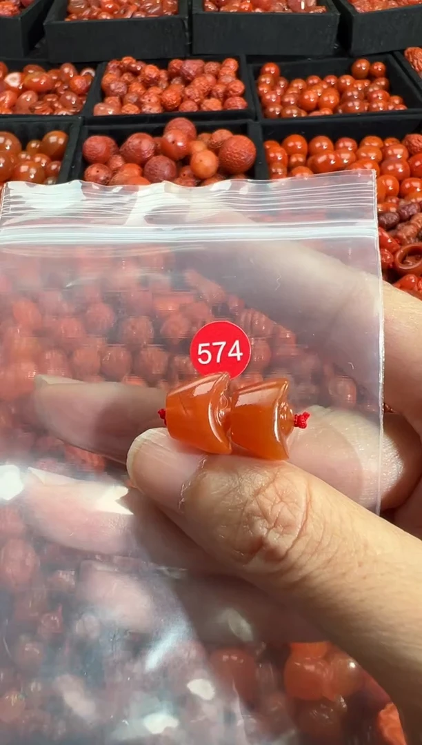 南红玛瑙未镶嵌颈饰1