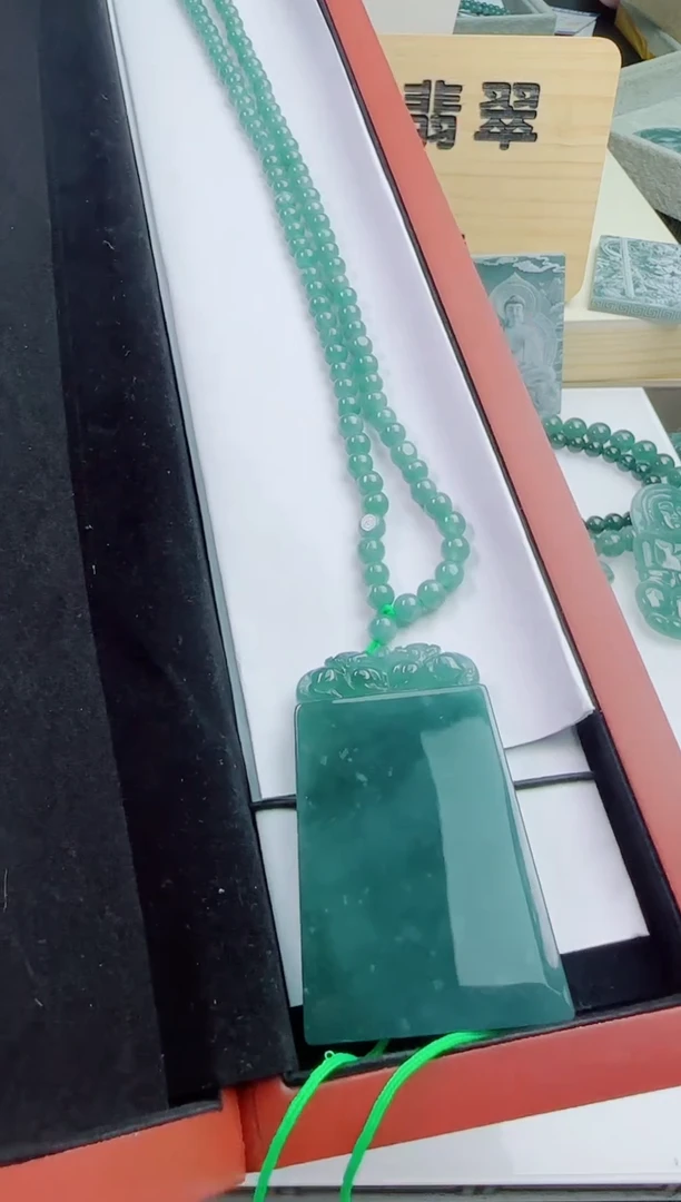 颈饰未镶嵌翡翠天然A货翡翠 多样性发其一