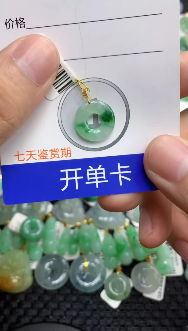 翡翠18K金镶嵌颈饰111111111